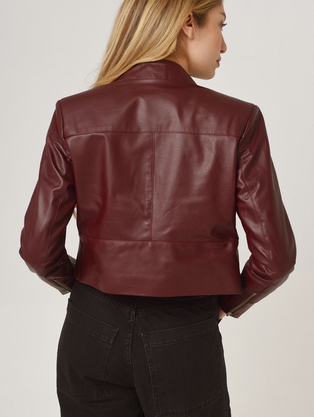 CROP JACKIE BORGOÑA