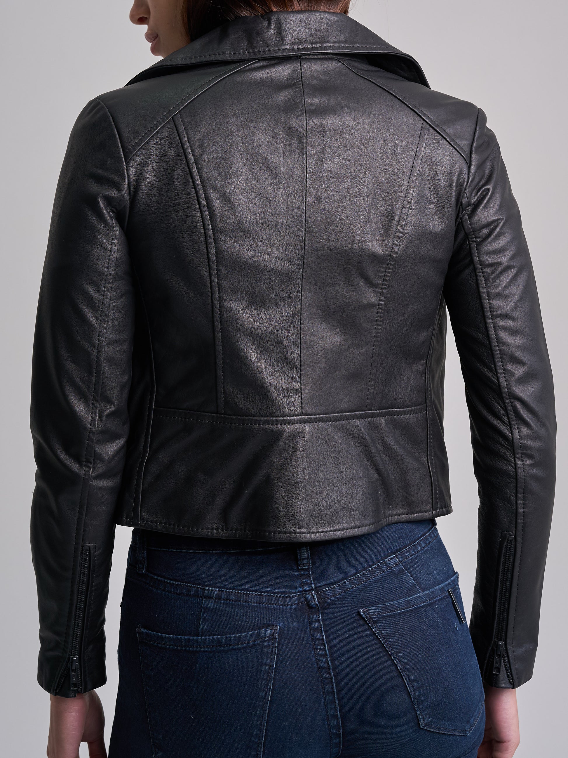 LOOP BLACK