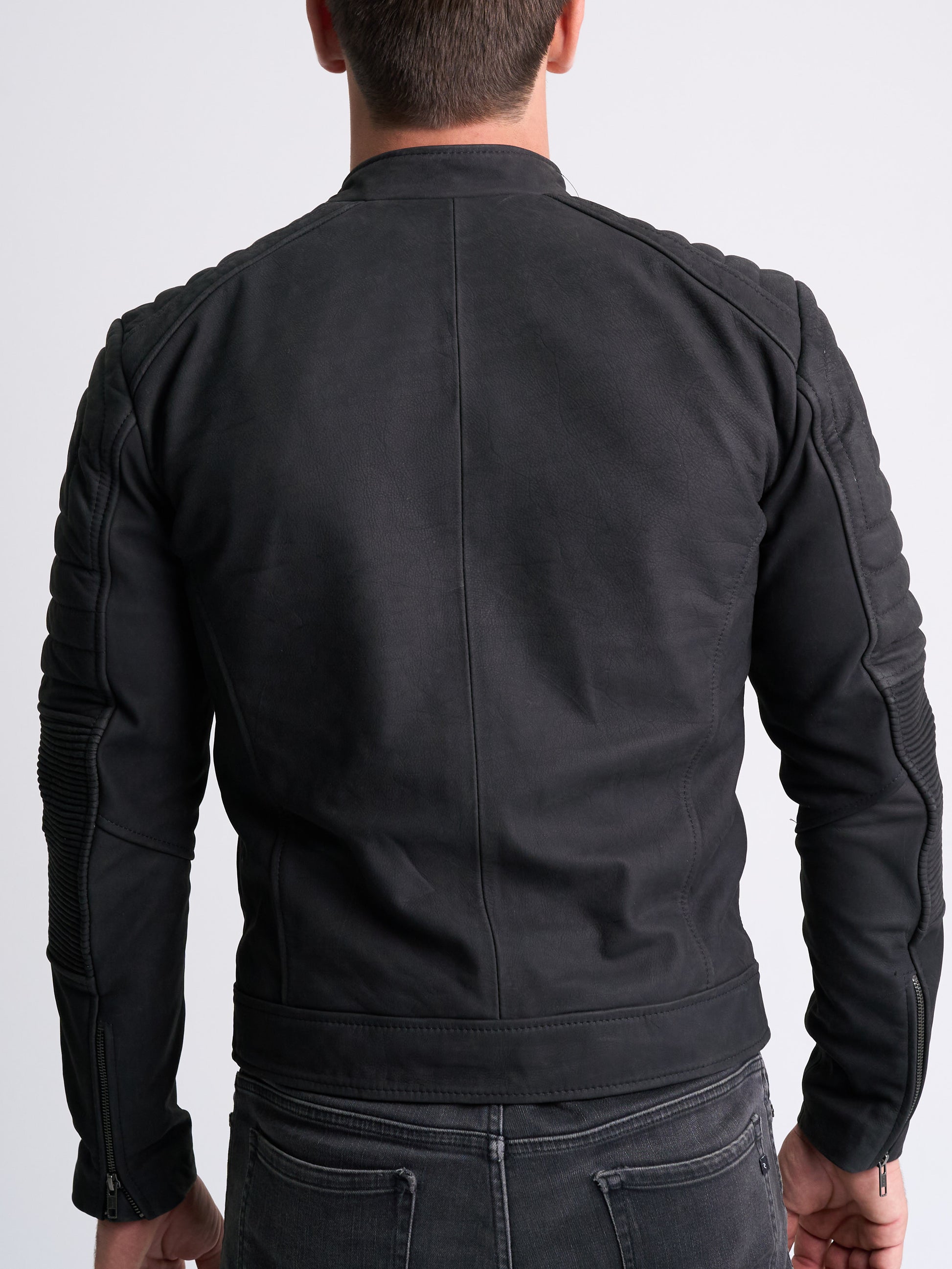 LINUS ENGRASADO BLACK